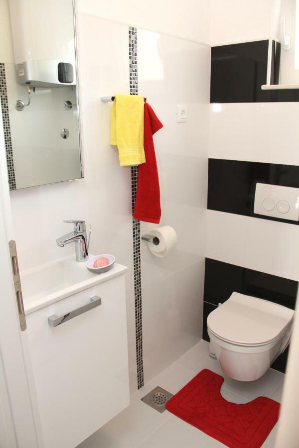 Apartmani Corleone Bilice Exterior photo