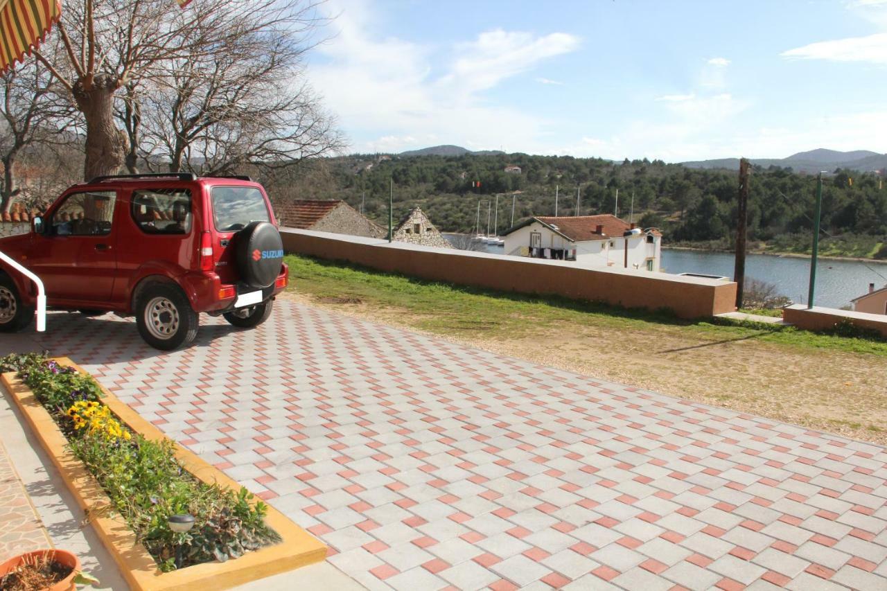 Apartmani Corleone Bilice Exterior photo
