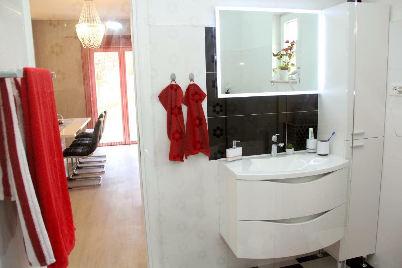 Apartmani Corleone Bilice Exterior photo